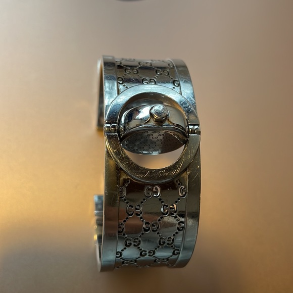 Gucci Twirl Bracelet Watch - Picture 3 of 13